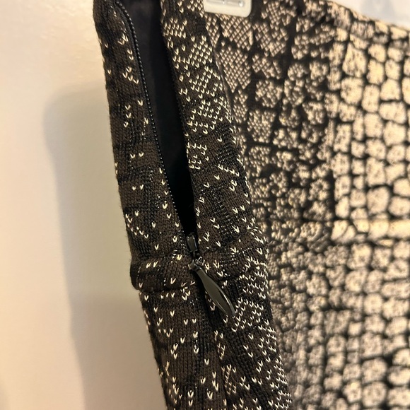 St. John Black and Cream Textured Pencil Skirt - Picture 3 of 4